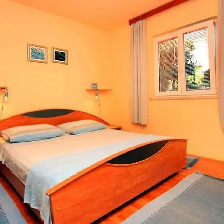 Holiday Flat Pinija - Cin101012-p * Lumbarda